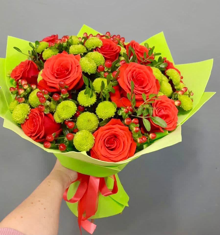 Букет цветов из: Хризантемы и Розы в Сыктывкаре