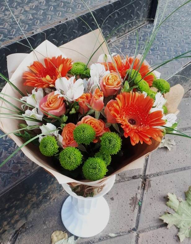 Букет цветов из: Герберы, Хризантемы, Альстромерии и Розы в Сыктывкаре