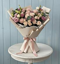 Букет цветов из:  Розы и Лизиантусы в Сыктывкаре