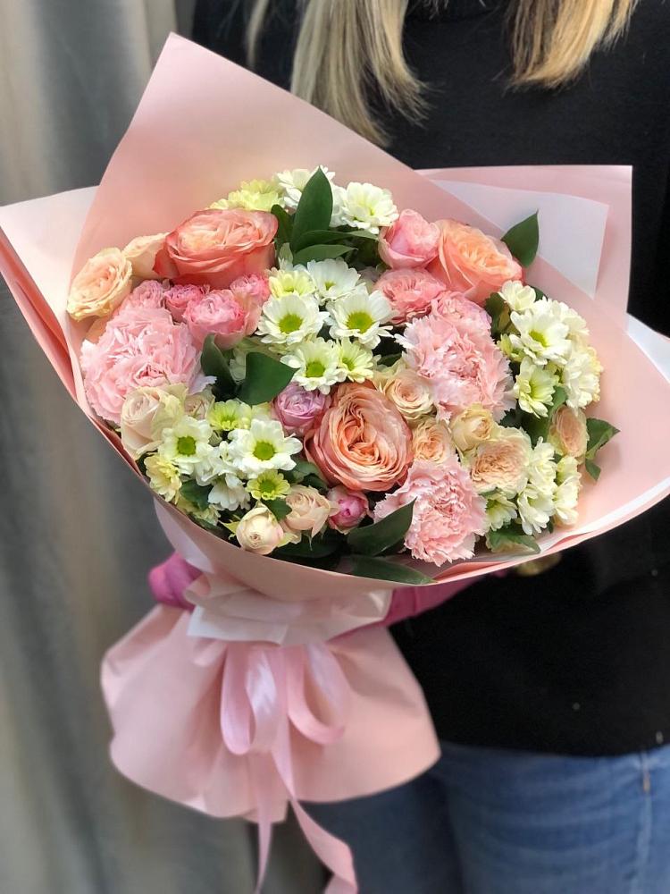 Букет цветов из: Гвоздики, Розы и Хризантемы в Сыктывкаре