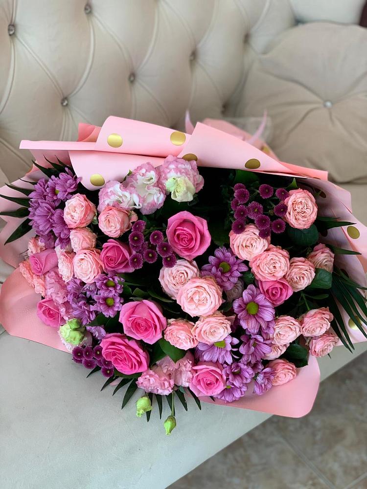 Букет цветов из: Хризантемы, Розы и Лизиантусы в Сыктывкаре