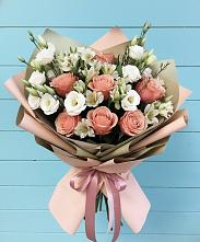 Букет цветов из:  Розы, Альстромерии и Лизиантусы в Сыктывкаре