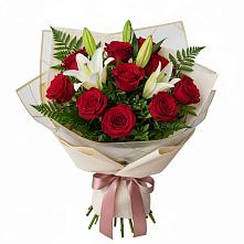 Букет цветов из:  Лилии и Розы в Сыктывкаре