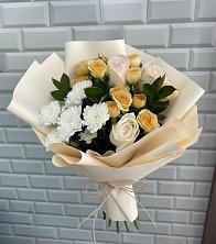 Букет цветочный вальс в Сыктывкаре Букет цветов из: Розы и Хризантемы в Сыктывкаре