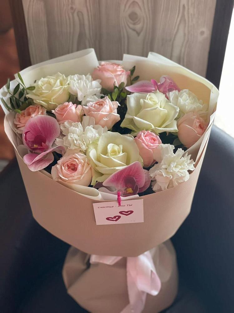 Букет цветов из: Орхидеи, Розы и Гвоздики в Сыктывкаре