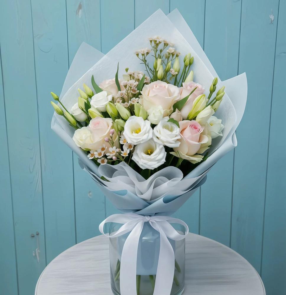 Букет цветов из: Розы и Лизиантусы в Сыктывкаре