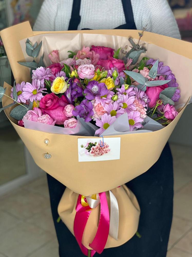 Букет цветов из: Хризантемы, Гвоздики и Альстромерии в Сыктывкаре