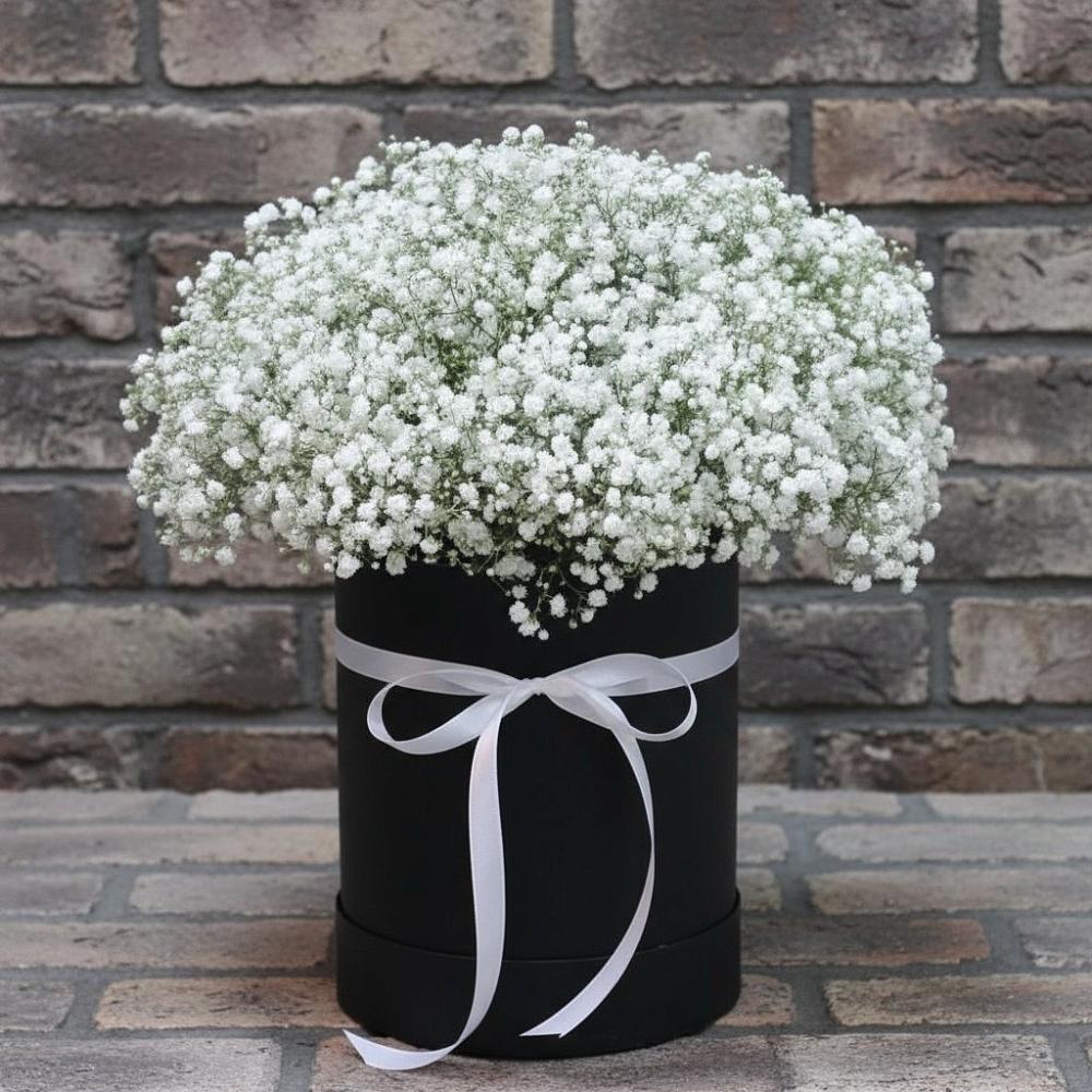 Композиция коробка гипсофил в Сыктывкаре Цветочная композиция из Гипсофила в шляпной коробке в Сыктывкаре