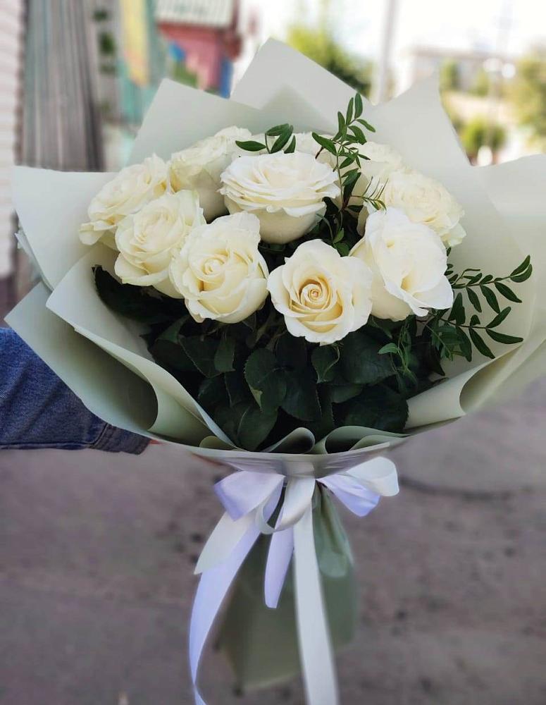 Букет Белые розы Проуд в Сыктывкаре