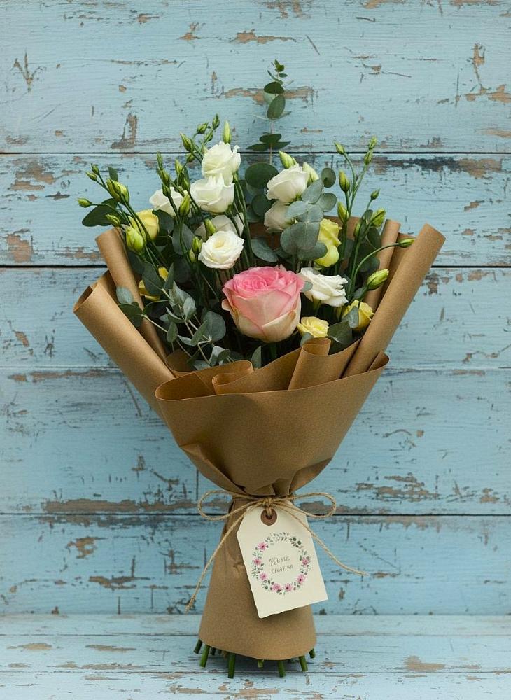 Букет цветов из: Розы и Лизиантусы в Сыктывкаре