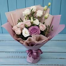 Букет Легкое дыхание в Сыктывкаре Букет цветов из: Розы и Лизиантусы в Сыктывкаре