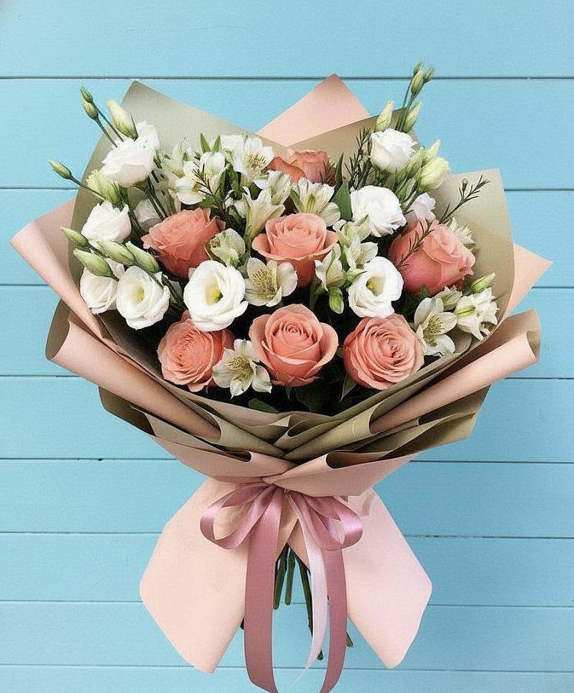 Букет цветов из: Розы, Альстромерии и Лизиантусы в Сыктывкаре