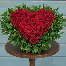 Композиция Сердце в любви в Сыктывкаре Цветочная композиция из Розы в виде сердца в Сыктывкаре