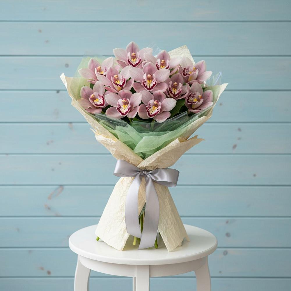 Букет цветов из: Орхидеи и Розы в Сыктывкаре