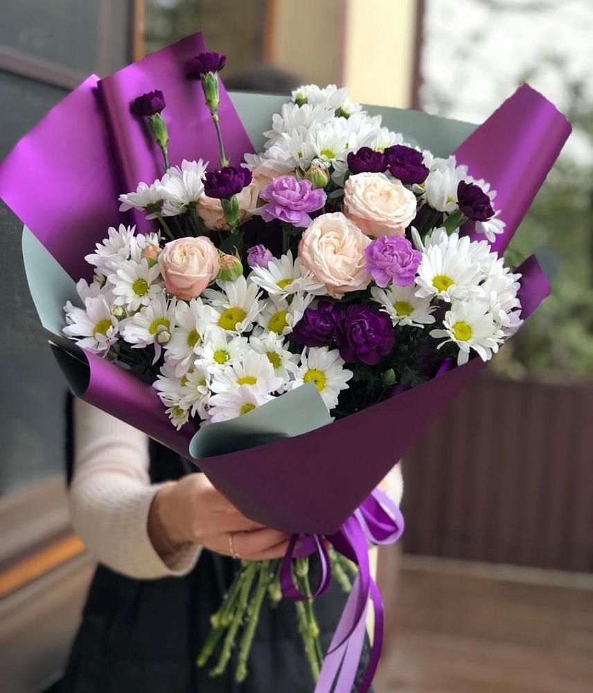 Букет цветов из: Хризантемы, Гвоздики и Розы в Сыктывкаре