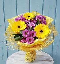 Букет цветов из:  Хризантемы и Герберы в Сыктывкаре