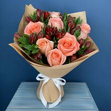 Букет Сплетённые любовью в Сыктывкаре Букет цветов из: Розы и Альстромерии в Сыктывкаре