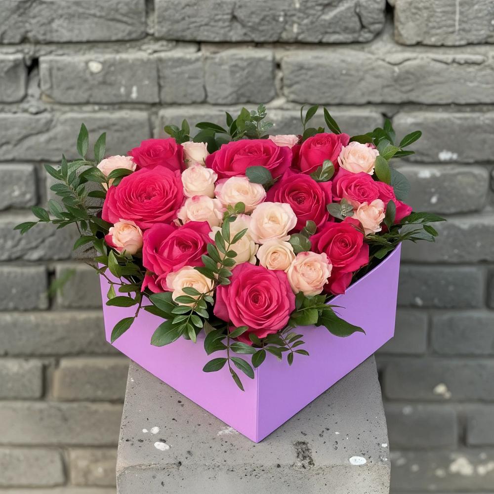 Цветочная композиция из Розы в коробке в Сыктывкаре