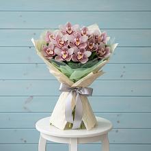 Букет цветов из:  Орхидеи и Розы в Сыктывкаре