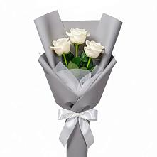 Букет 3 белые розы в Сыктывкаре