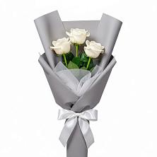 Букет 3 белые розы в Сыктывкаре Букет 3 белые розы в Сыктывкаре