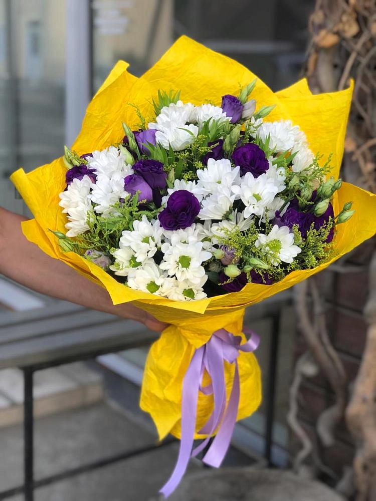 Букет цветов из: Ирисы, Хризантемы и Ромашки в Сыктывкаре