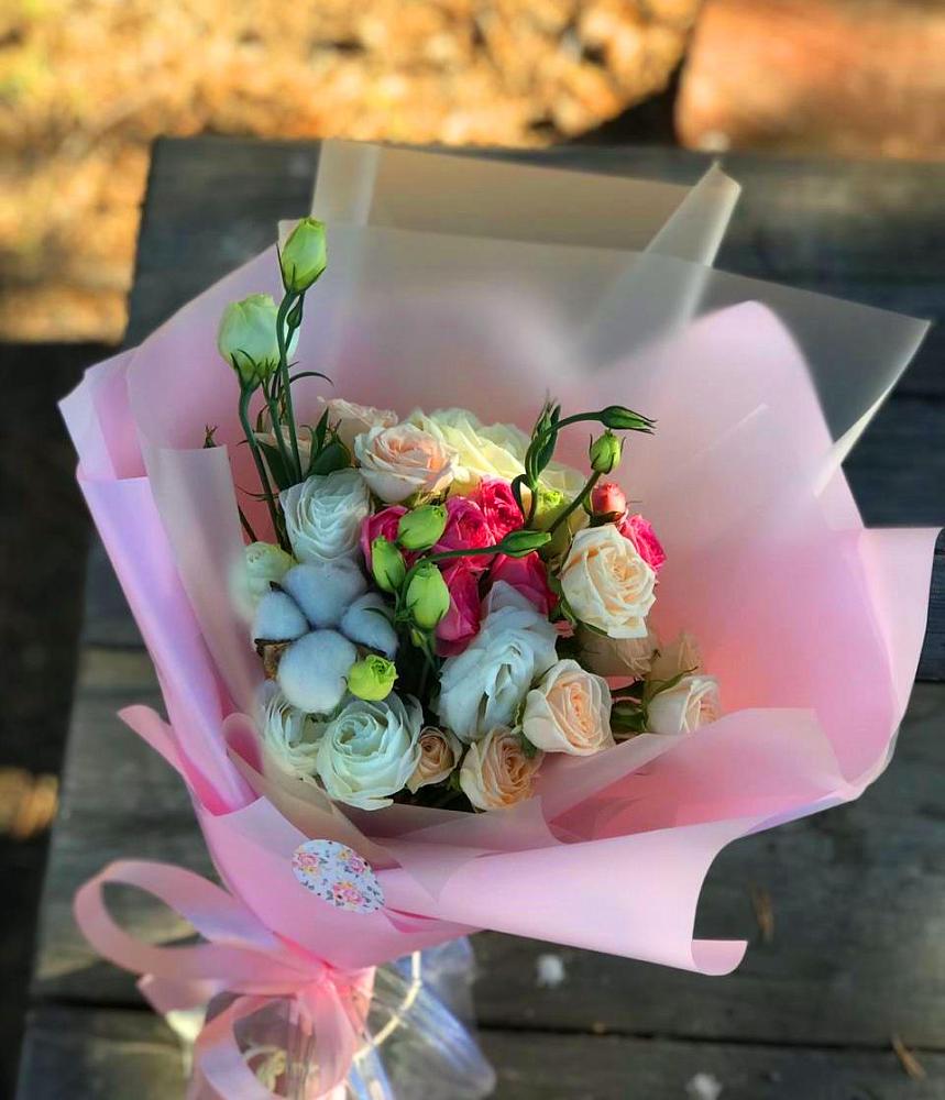 Букет цветов из: Розы и Лизиантусы в Сыктывкаре