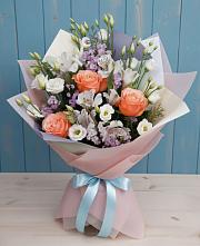 Букет цветов из:  Лизиантусы, Розы, Альстромерии и Гипсофила в Сыктывкаре