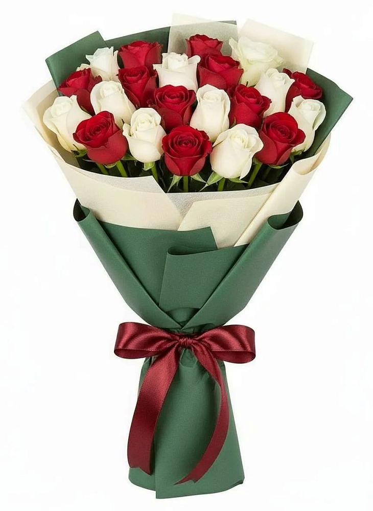 Букет Микс из красных и белых роз в Сыктывкаре