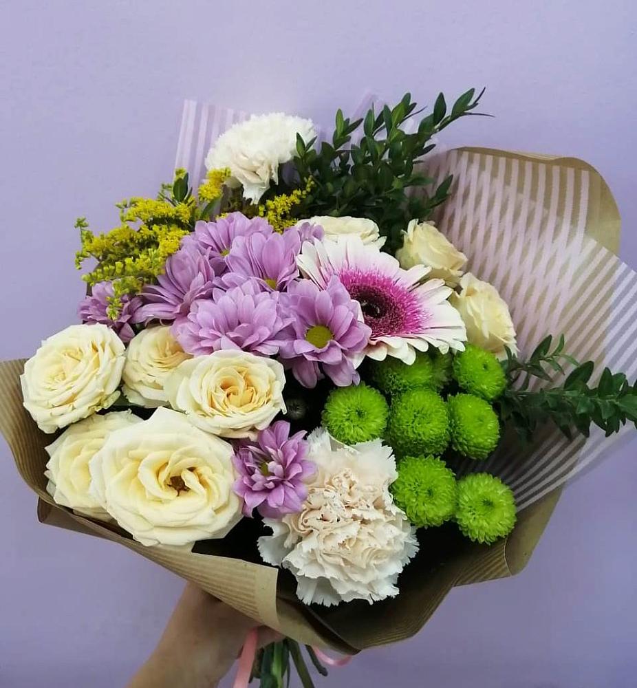 Букет цветов из: Хризантемы, Розы, Гвоздики и Герберы в Сыктывкаре