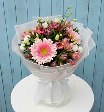 Букет цветов из:  Герберы, Альстромерии и Лизиантусы в Сыктывкаре