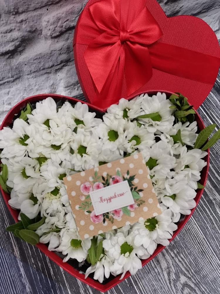 Цветочная композиция из Хризантемы в виде сердца в Сыктывкаре