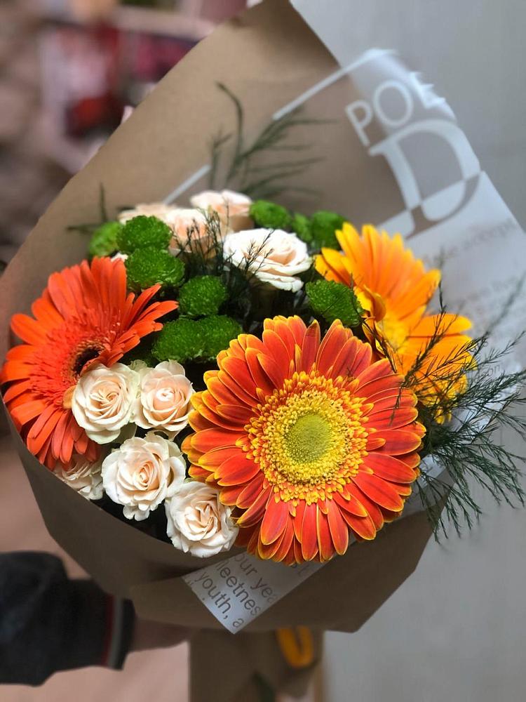 Букет цветов из: Герберы, Хризантемы и Розы в Сыктывкаре