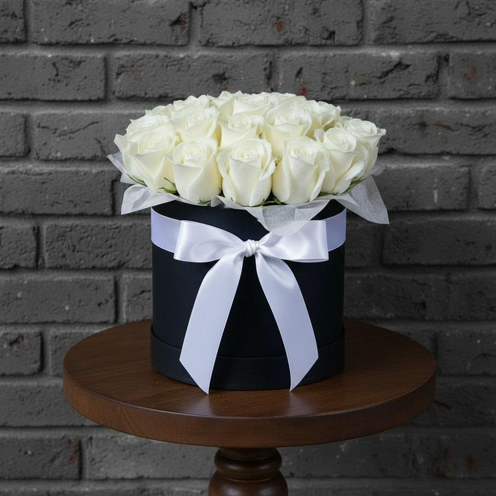 Цветочная композиция из Розы в шляпной коробке в Сыктывкаре