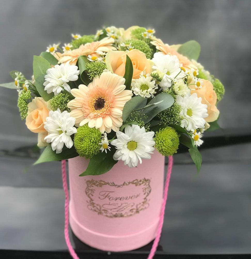 Цветочная композиция из Розы, Герберы и Хризантемы в шляпной коробке в Сыктывкаре