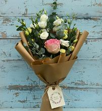 Букет цветов из:  Розы и Лизиантусы в Сыктывкаре
