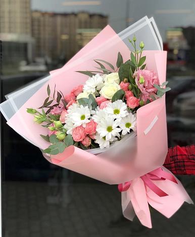 Букет цветов из: Розы, Лизиантусы и Хризантемы в Сыктывкаре