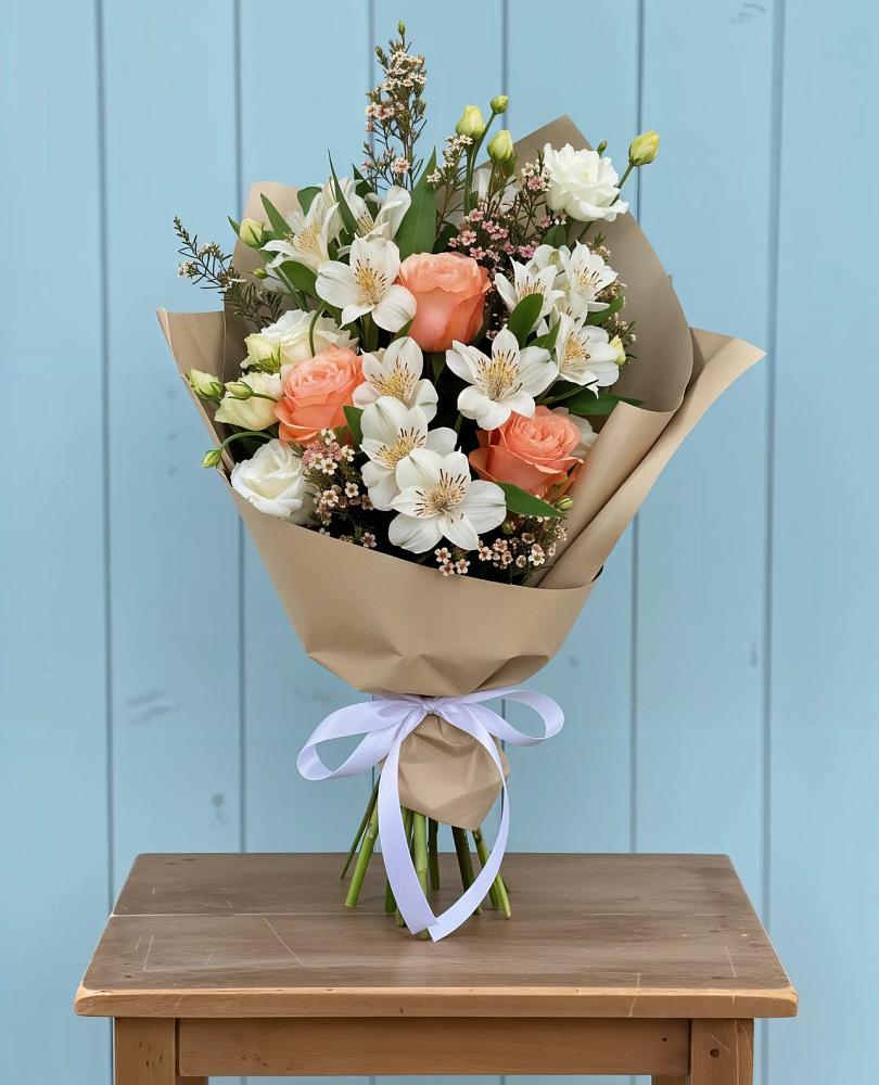 Букет цветов из: Альстромерии, Лизиантусы, Розы и Хризантемы в Сыктывкаре