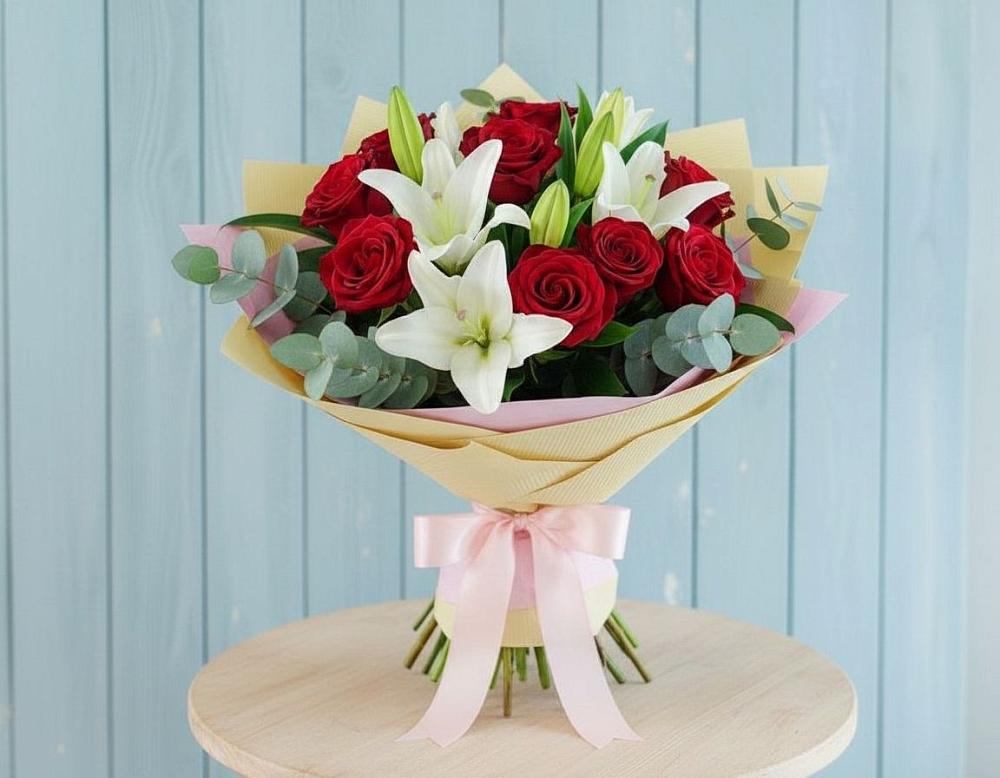 Букет цветов из: Лилии и Розы в Сыктывкаре